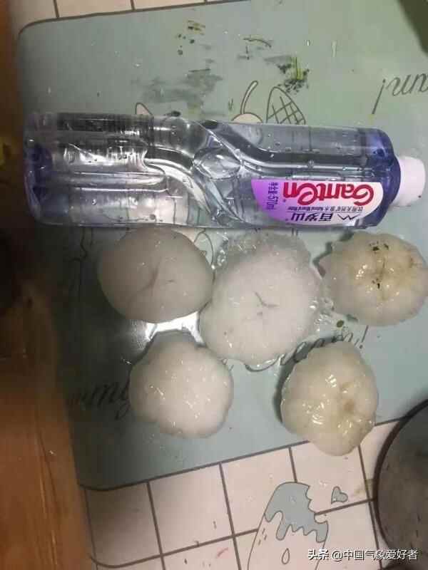 巨大冰雹突袭大连烟台，汽车苹果非常受伤！网友：大寒潮要来了？