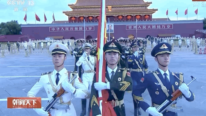 今天，燃爆！烟台挂满“中国红”，向祖国表白！这一幕刷屏了