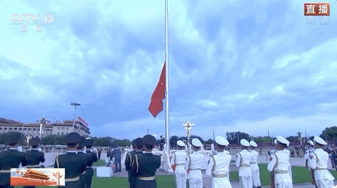 今天，燃爆！烟台挂满“中国红”，向祖国表白！这一幕刷屏了