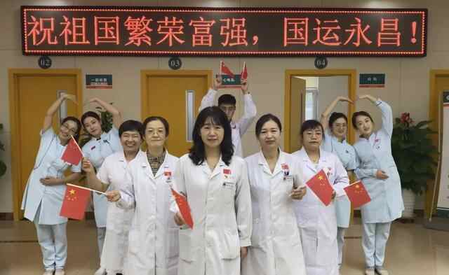 今天，燃爆！烟台挂满“中国红”，向祖国表白！这一幕刷屏了