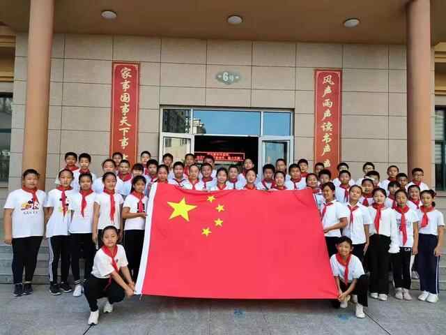 今天，燃爆！烟台挂满“中国红”，向祖国表白！这一幕刷屏了
