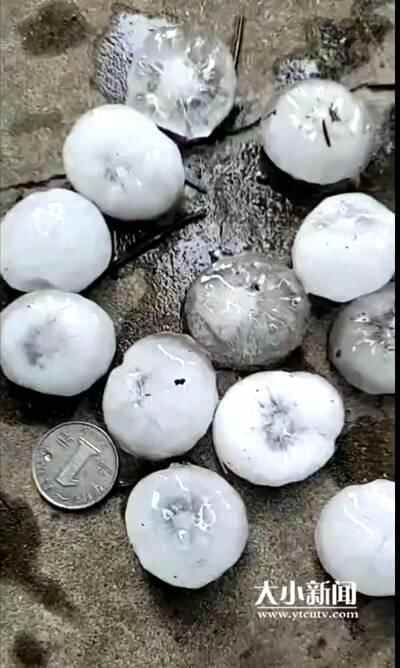 连发预**！今天中午烟台下冰雹啦，部分车辆躲隧道避险