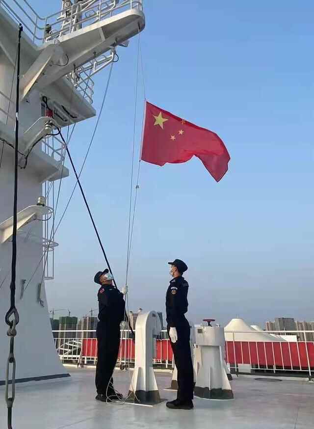 烟台渤海轮渡与旅客欢度国庆