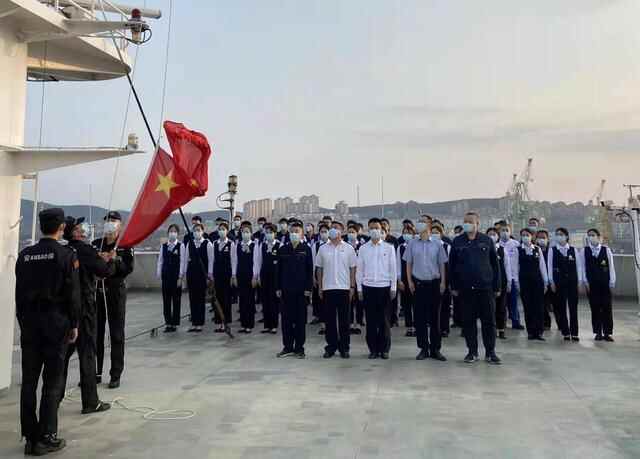 烟台渤海轮渡与旅客欢度国庆