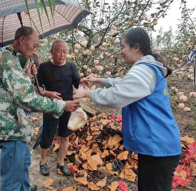 冰雹无情 慈善有爱——烟台市慈善总会爱心物资送抵受灾一线