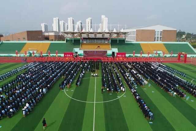 礼成青春，志赢未来——牟平一中2019级学子成人礼暨高考誓师会