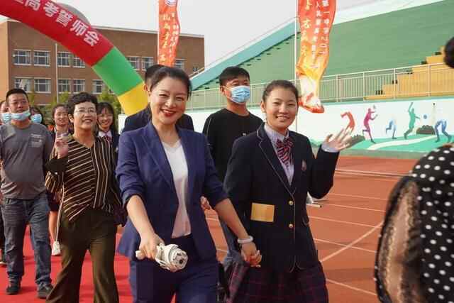 礼成青春，志赢未来——牟平一中2019级学子成人礼暨高考誓师会