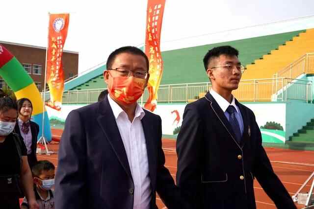 礼成青春，志赢未来——牟平一中2019级学子成人礼暨高考誓师会