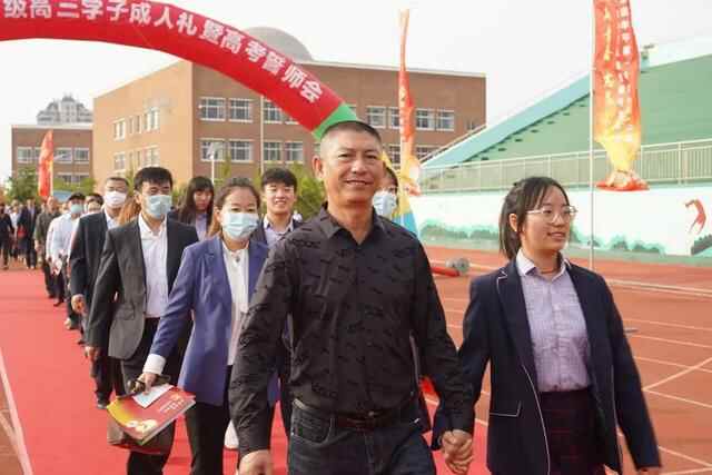 礼成青春，志赢未来——牟平一中2019级学子成人礼暨高考誓师会