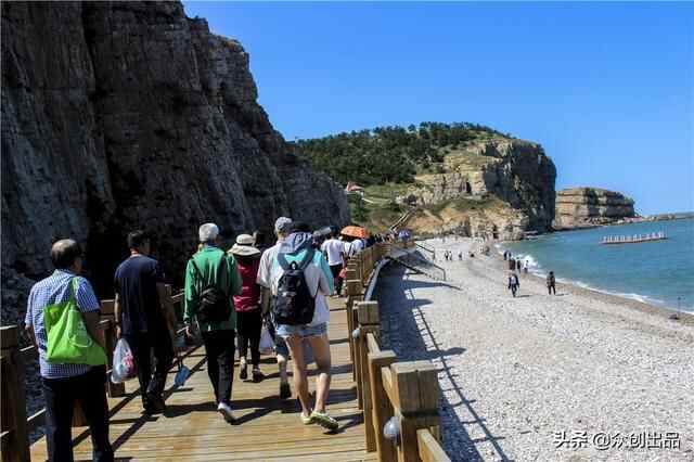 长岛县：拥有交通港口13处，港口泊位21个，有运输船舶52艘