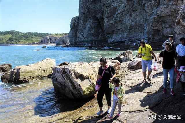 长岛县：拥有交通港口13处，港口泊位21个，有运输船舶52艘