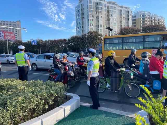 国庆我在岗 | 海阳交警开展为期30天的道路交通安全环境大整治专项行动