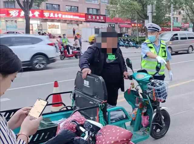 国庆我在岗 | 海阳交警开展为期30天的道路交通安全环境大整治专项行动