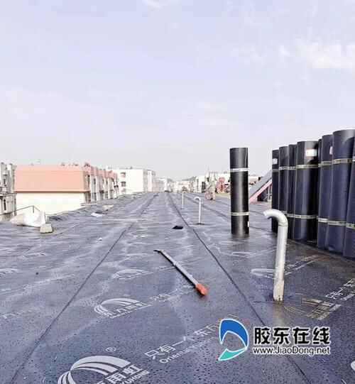 2022年莱州市老旧小区改造：屋面保温防水改造工作已全面展开