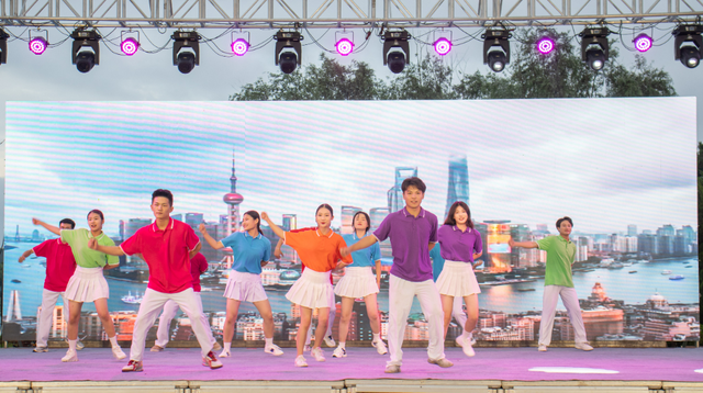 栖霞市“青春心向党 共创文明城”文艺晚会精彩纷呈