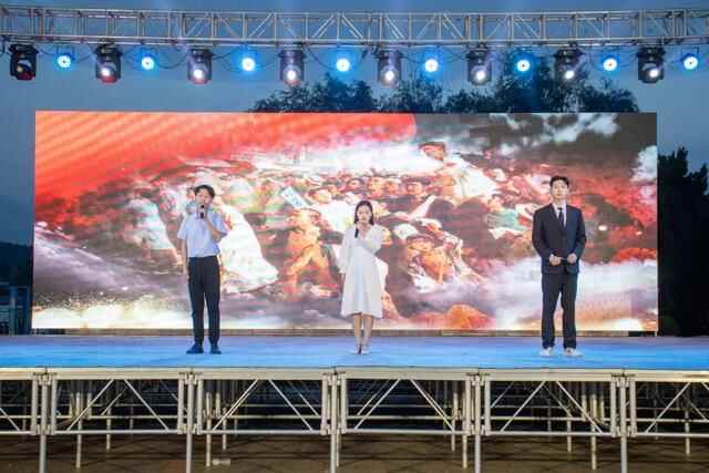 栖霞市“青春心向党 共创文明城”文艺晚会精彩纷呈