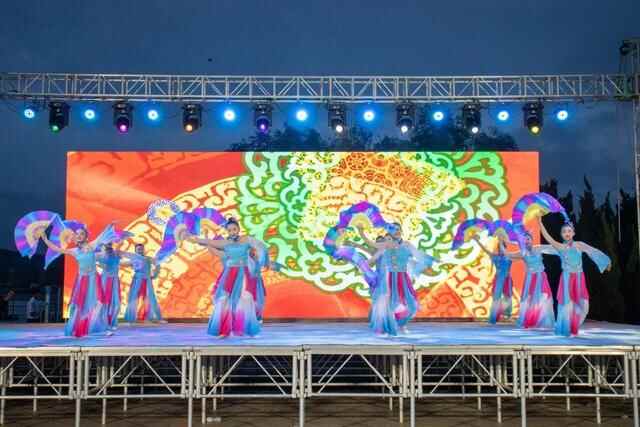 栖霞市“青春心向党 共创文明城”文艺晚会精彩纷呈