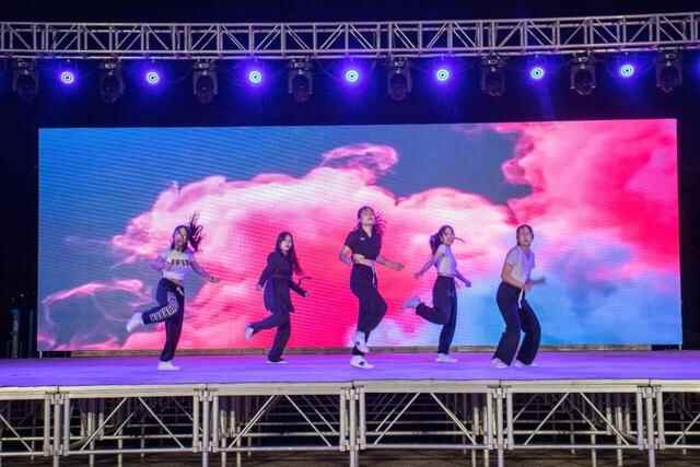 栖霞市“青春心向党 共创文明城”文艺晚会精彩纷呈