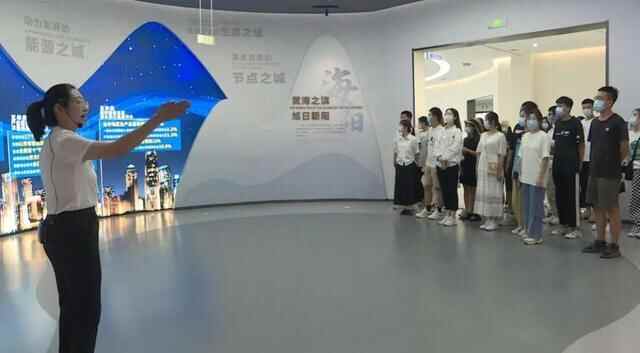 海阳市举行大学生就业体验日暨“校园引才大使”聘任活动