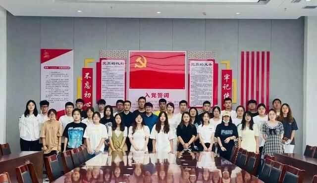 海阳市举行大学生就业体验日暨“校园引才大使”聘任活动