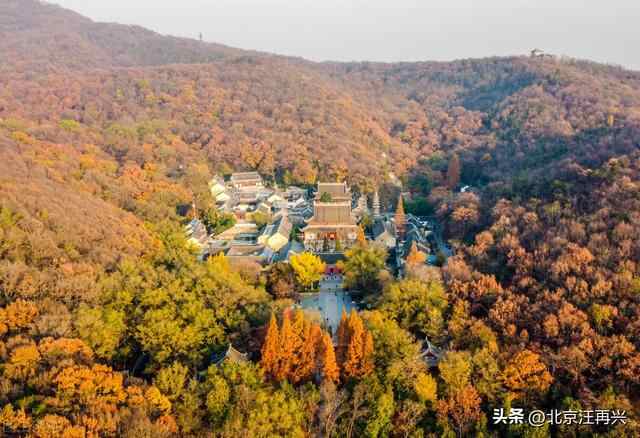 山东栖霞市，南京栖霞山，哪里的霞更好看