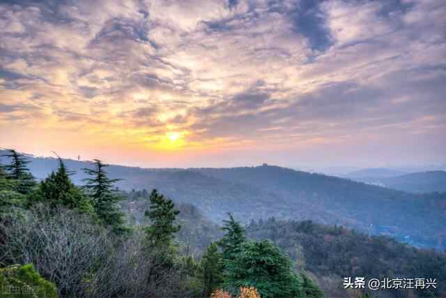 山东栖霞市，南京栖霞山，哪里的霞更好看