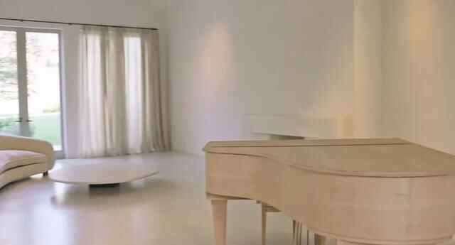 侃爷花了几亿买海边豪宅，网友一看照片傻眼：烂尾楼这是？