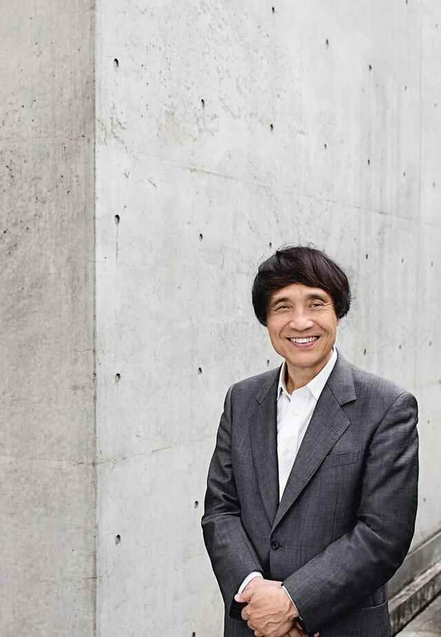 侃爷花了几亿买海边豪宅，网友一看照片傻眼：烂尾楼这是？