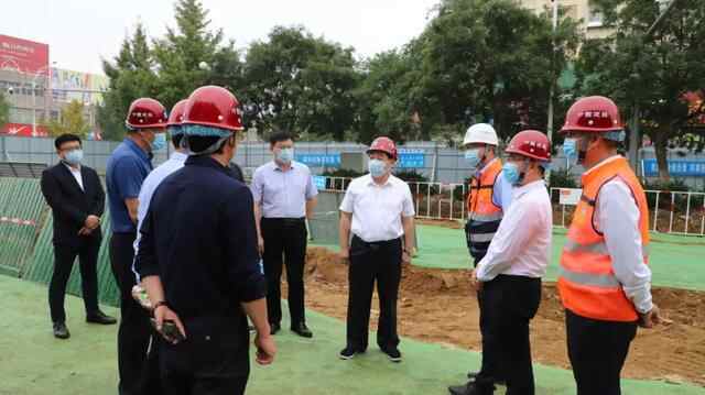 栖霞市委书记包华督导城区道路综合提升改造工程