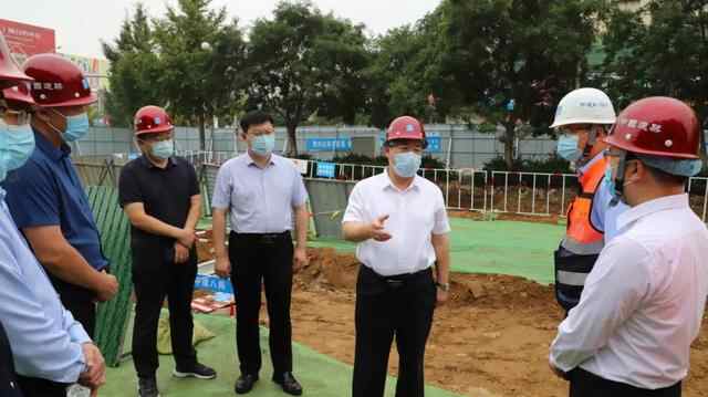 栖霞市委书记包华督导城区道路综合提升改造工程