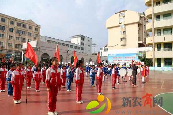 莱州市二实小：高举队旗跟党走 争做新时代好队员