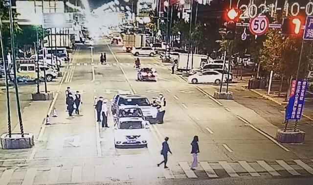 冲撞民警闯卡、购买无手续车辆、冒用他人牌照……牟平夜查，不抓你抓谁