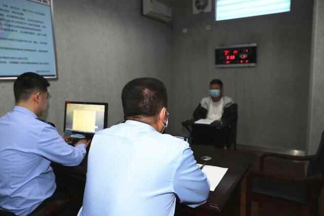 冲撞民警闯卡、购买无手续车辆、冒用他人牌照……牟平夜查，不抓你抓谁