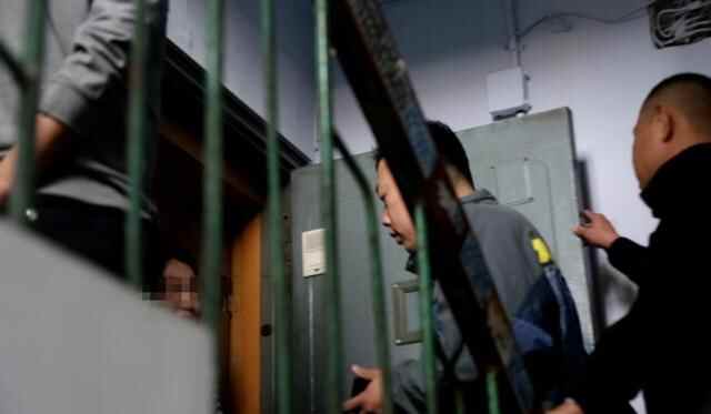 冲撞民警闯卡、购买无手续车辆、冒用他人牌照……牟平夜查，不抓你抓谁