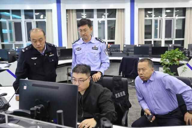 冲撞民警闯卡、购买无手续车辆、冒用他人牌照……牟平夜查，不抓你抓谁