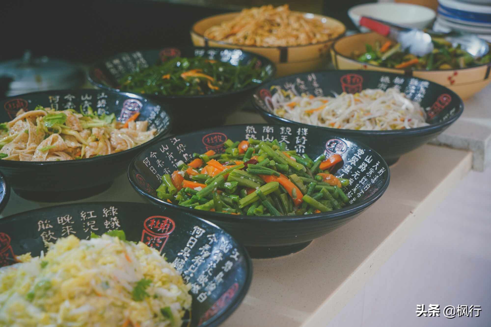 2天烟台旅游可以吃到啥？这4家餐厅14道美食经济实惠都是经典