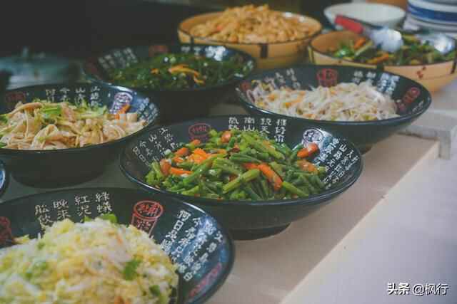 2天烟台旅游可以吃到啥？这4家餐厅14道美食经济实惠都是经典