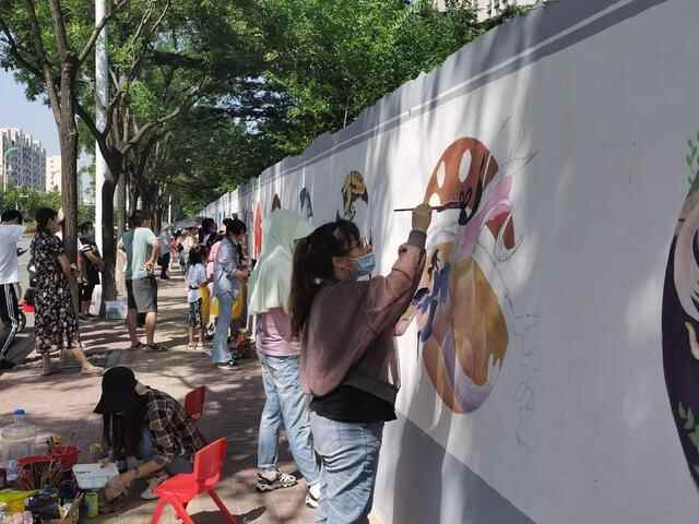 福山区墙体彩绘扮靓环境助力文明城市创建
