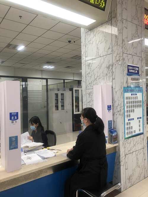 莱山区落实“双全双百”工程，打造高效便捷政务服务