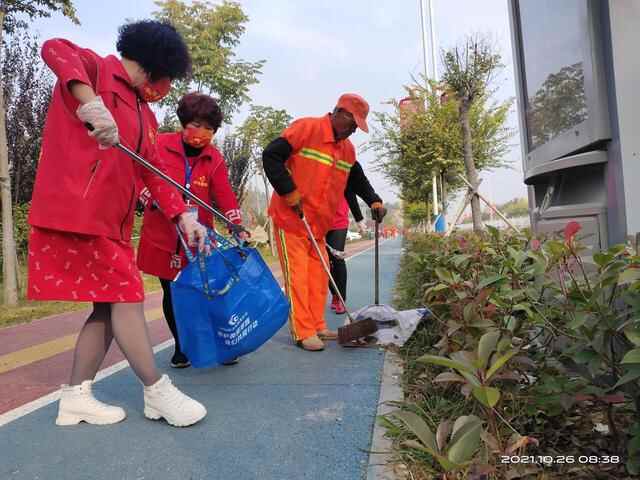 环卫工人节组图 | 海阳市城北善道公益志愿者致敬“城市美容师”