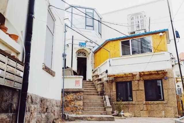 幽幽书香凝固回忆，福山支路6号“褐木庐”的故事等你来听~