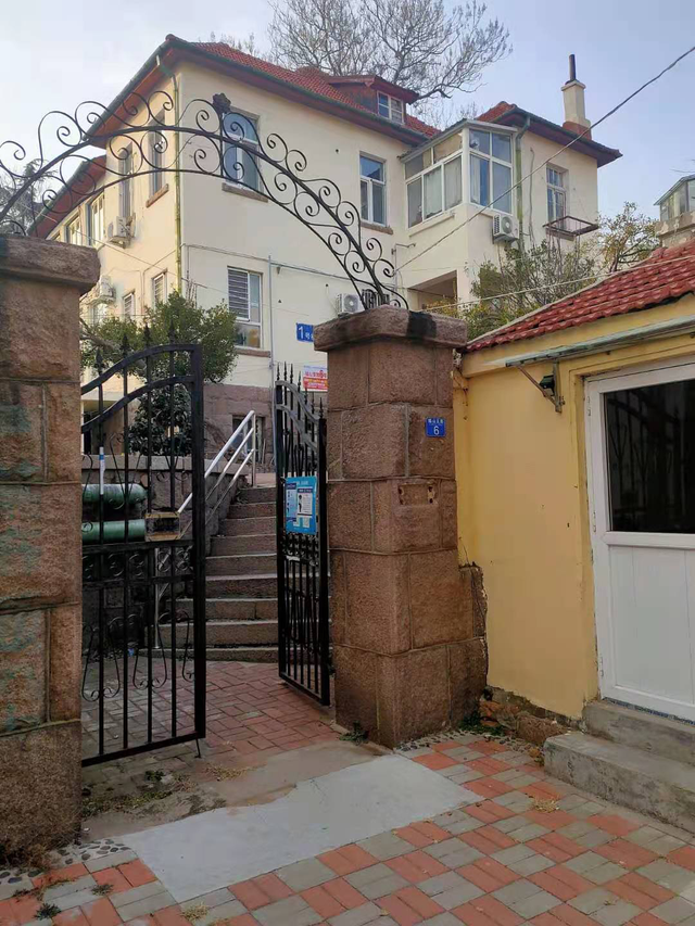 幽幽书香凝固回忆，福山支路6号“褐木庐”的故事等你来听~