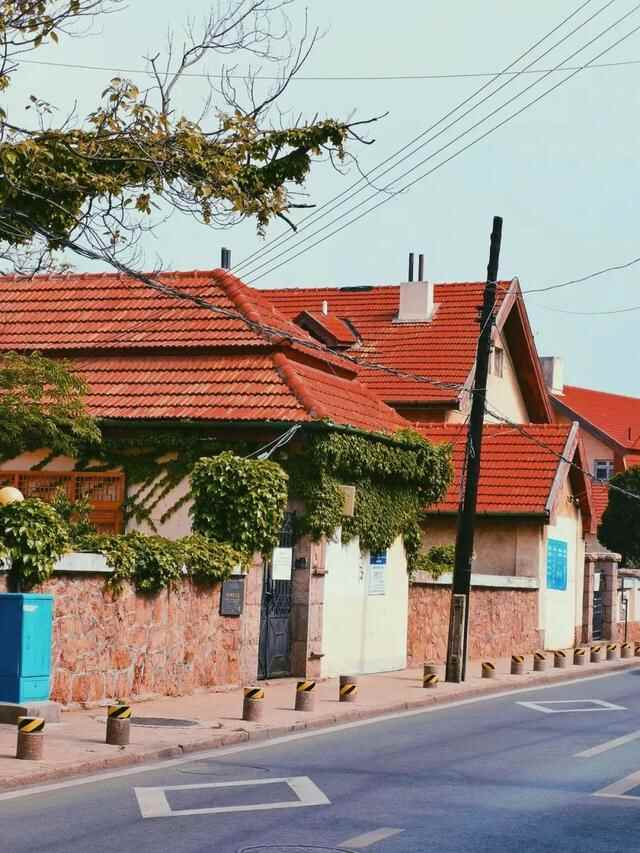 幽幽书香凝固回忆，福山支路6号“褐木庐”的故事等你来听~