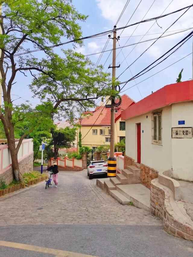 幽幽书香凝固回忆，福山支路6号“褐木庐”的故事等你来听~