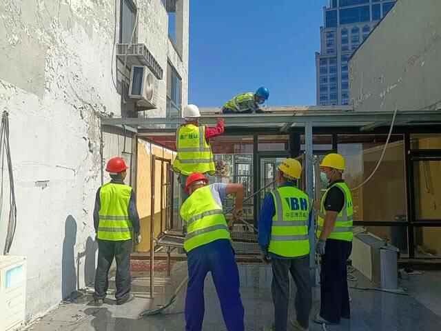 快讯：莱山区天合城“阳光房”逐渐拆除