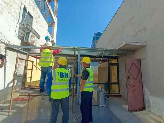 快讯：莱山区天合城“阳光房”逐渐拆除