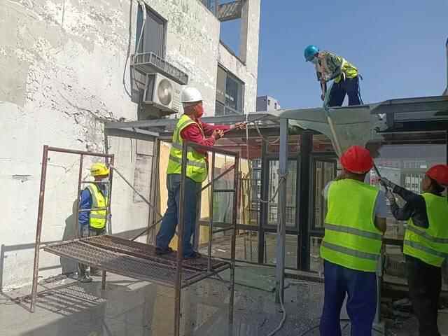 快讯：莱山区天合城“阳光房”逐渐拆除