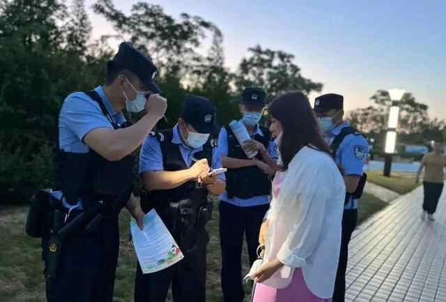 夜间巡查劝导！牟平不文明养犬治理动真格了……