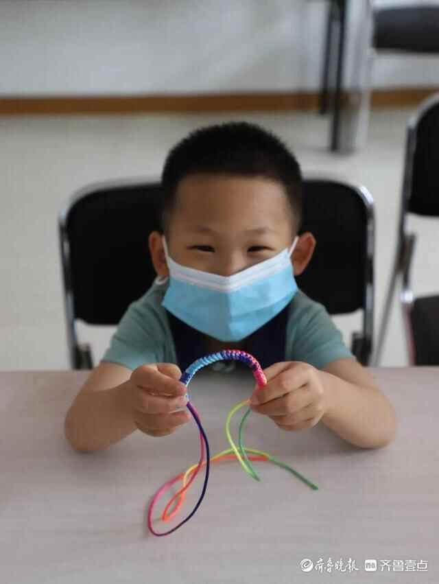 弘扬非遗文化！烟台福山区举行“五色新丝系端午”绳结编织活动