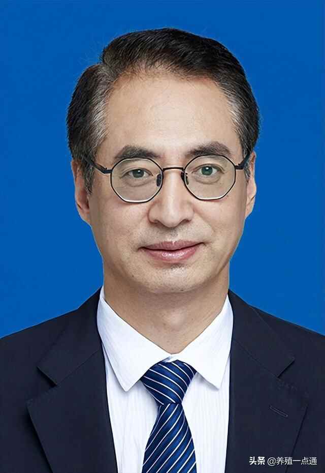 郭世宁，山东莱阳人，华南农业大学教授、博导，中兽医药专家